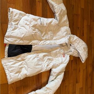 Mountain Hardwear White Jacket